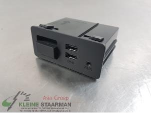 Usados Conexión AUX-USB Mazda MX-5 (ND) 2.0 SkyActiv G-184 16V Precio de solicitud ofrecido por Kleine Staarman B.V. Autodemontage
