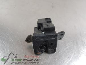 Used Tailgate lock mechanism Kia Venga 1.6 CVVT 16V Price on request offered by Kleine Staarman B.V. Autodemontage