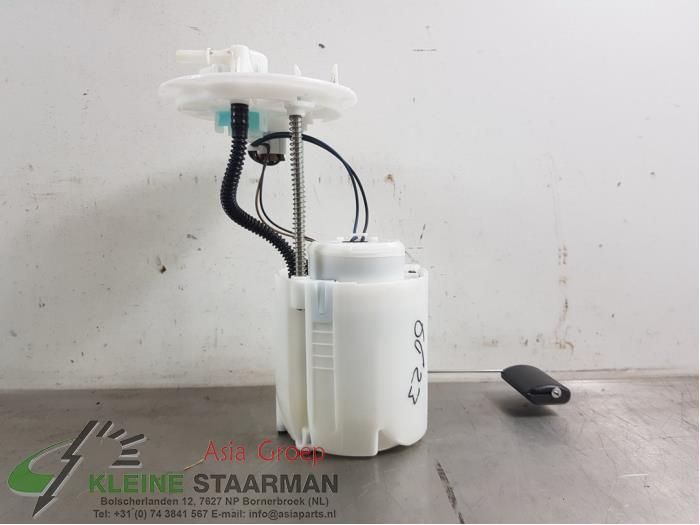Petrol pump from a Kia Soul II (PS) 1.6 GDI 16V 2015