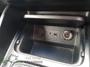 Used AUX / USB connection Kia Carens IV (RP) 1.6 GDI 16V Price on request offered by Kleine Staarman B.V. Autodemontage