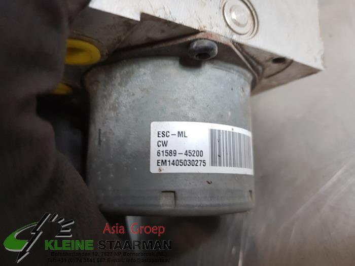 Bomba ABS de un Kia Cee'd (JDB5) 1.4i 16V 2015