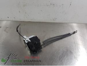 Used Rear door mechanism 4-door, right Hyundai iX35 (LM) 2.0 CRDi 16V 4x4 Price on request offered by Kleine Staarman B.V. Autodemontage