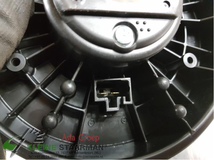 Heating and ventilation fan motor from a Suzuki SX4 S-Cross (JY) 1.4 Booster Jet Turbo 16V 2018