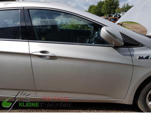 Używane Drzwi prawe przednie wersja 4-drzwiowa Hyundai i40 CW (VFC) 1.6 GDI 16V Cena € 90,75 Z VAT oferowane przez Kleine Staarman B.V. Autodemontage