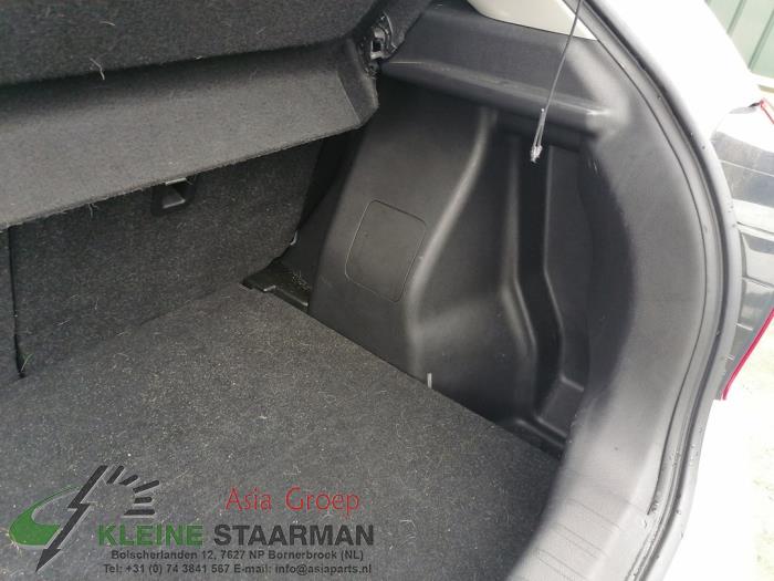 Boot lining right from a Suzuki Baleno 1.0 Booster Jet Turbo 12V 2016