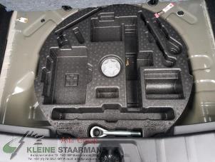 Used Tool box Nissan Qashqai (J11) 1.3 DIG-T 160 16V Price on request offered by Kleine Staarman B.V. Autodemontage