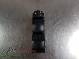 Used Electric window switch Nissan Qashqai (J11) 1.2 DIG-T 16V Price on request offered by Kleine Staarman B.V. Autodemontage