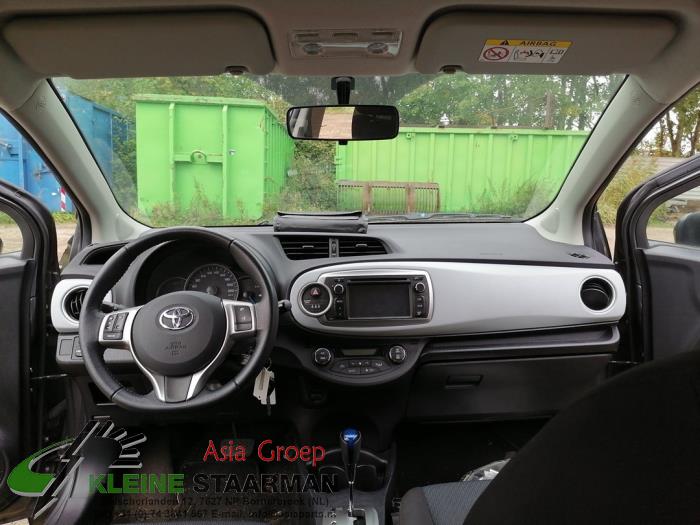 Airbag rechts (Armaturenbrett) van een Toyota Yaris III (P13) 1.5 16V Hybrid 2013