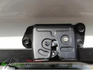 Używane Mechanizm zamka tylnej klapy Hyundai IX20 Cena na żądanie oferowane przez Kleine Staarman B.V. Autodemontage