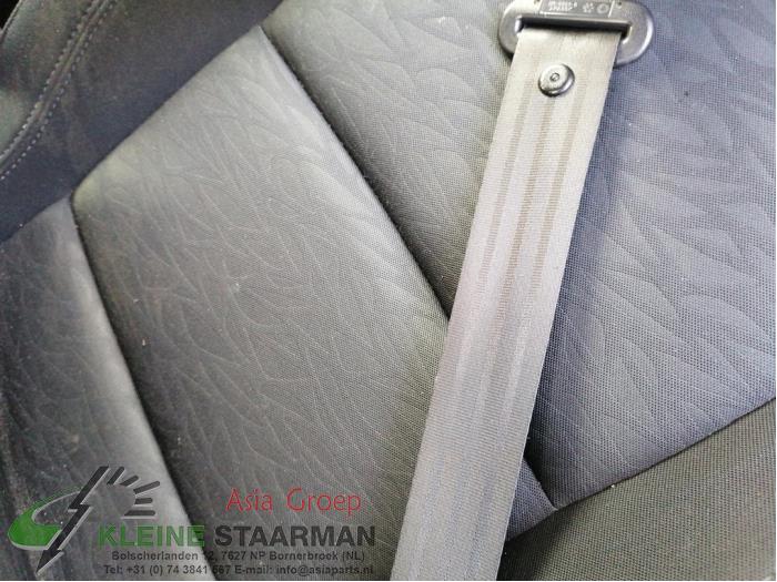 Front seatbelt, right from a Hyundai IX20 2012