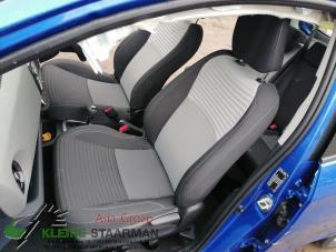 Usados Asiento izquierda Toyota Yaris III (P13) 1.5 16V Hybrid Precio € 150,00 Norma de margen ofrecido por Kleine Staarman B.V. Autodemontage