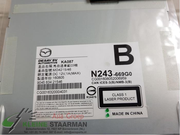 Lecteur CD d'un Mazda MX-5 (ND) 1.5 Skyactiv G-131 16V 2017