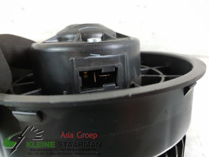 Heating and ventilation fan motor from a Nissan Qashqai (J11) 1.2 DIG-T 16V 2016