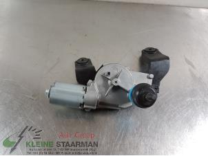 Used Rear wiper motor Hyundai iX35 (LM) 2.0 GDI 16V 4x4 Price on request offered by Kleine Staarman B.V. Autodemontage