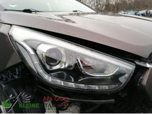 Używane Reflektor prawy Hyundai iX35 (LM) 2.0 GDI 16V 4x4 Cena na żądanie oferowane przez Kleine Staarman B.V. Autodemontage