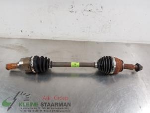 Used Front drive shaft, left Kia Ceed (CDB5/CDBB) 1.4 T-GDI 16V Price on request offered by Kleine Staarman B.V. Autodemontage