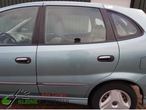 Usagé Portière 4portes arrière gauche Nissan Almera Tino (V10M) 1.8 16V Prix € 75,00 Règlement à la marge proposé par Kleine Staarman B.V. Autodemontage