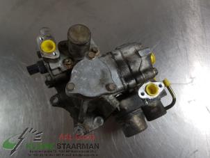Used High pressure pump Mitsubishi Space Wagon (N8/N9) 2.4 16V GDI GLX Price on request offered by Kleine Staarman B.V. Autodemontage