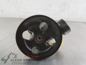 Used Power steering pump Mitsubishi Space Wagon (N8/N9) 2.4 16V GDI GLX Price on request offered by Kleine Staarman B.V. Autodemontage
