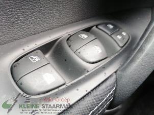 Used Electric window switch Nissan Qashqai (J11) 1.3 DIG-T 160 16V Price on request offered by Kleine Staarman B.V. Autodemontage