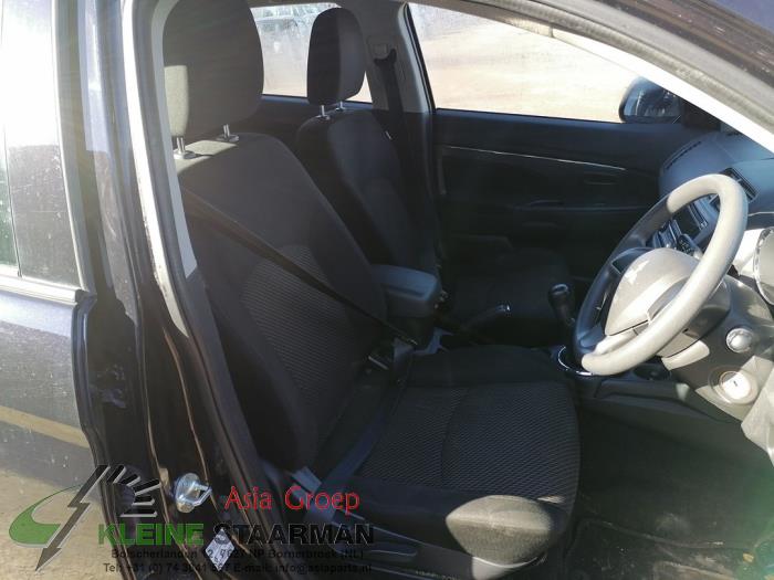 Seat, right from a Mitsubishi ASX 1.6 MIVEC 16V 2015