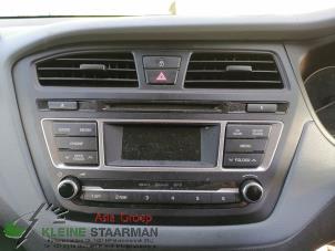 Gebrauchte Radio CD Spieler Hyundai i20 (GBB) 1.4i 16V Preis auf Anfrage angeboten von Kleine Staarman B.V. Autodemontage