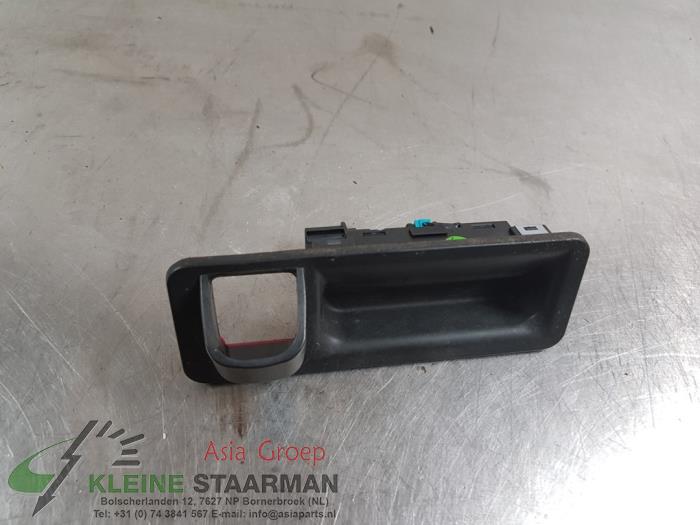 Tailgate switch from a Hyundai i30 Wagon (PDEF5) 1.4 T-GDI 16V 2018