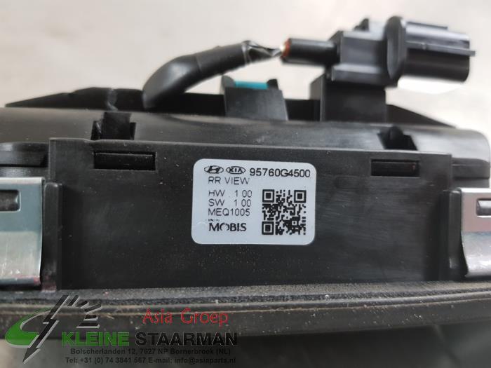 Tailgate switch from a Hyundai i30 Wagon (PDEF5) 1.4 T-GDI 16V 2018
