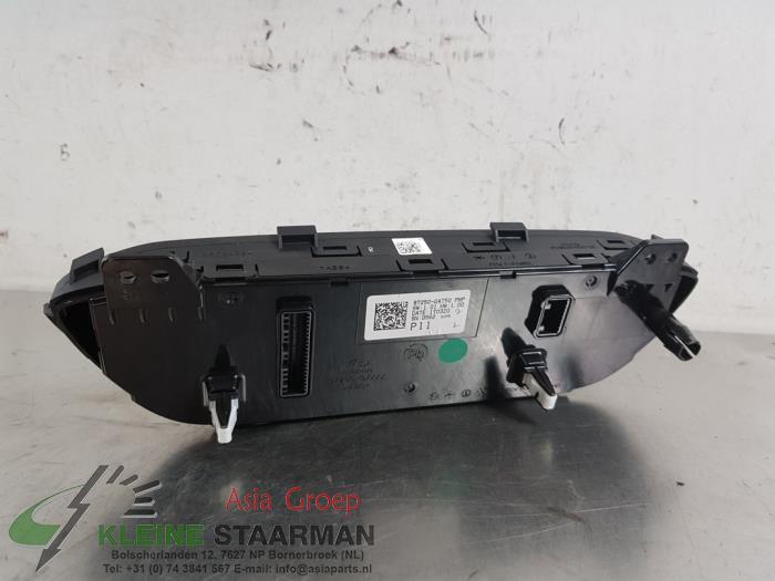 Heater control panel from a Hyundai i30 Wagon (PDEF5) 1.4 T-GDI 16V 2018