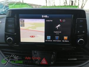 Gebrauchte Navigation System Hyundai i30 Wagon (PDEF5) 1.4 T-GDI 16V Preis auf Anfrage angeboten von Kleine Staarman B.V. Autodemontage