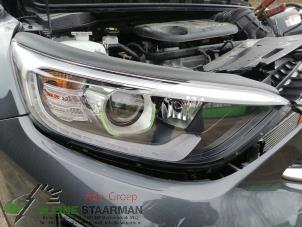 Used Headlight, right Kia Stonic (YB) 1.0i T-GDi 12V Price on request offered by Kleine Staarman B.V. Autodemontage
