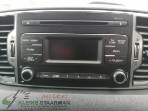 Usagé Radio/Lecteur CD Kia Sportage (QL) 1.7 CRDi 115 16V 4x2 Prix € 100,00 Règlement à la marge proposé par Kleine Staarman B.V. Autodemontage