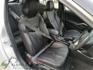 Used Seat, right Hyundai Veloster 1.6 GDI 16V Price on request offered by Kleine Staarman B.V. Autodemontage