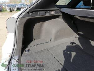 Używane Tapicerka pokrywy bagaznika lewa Hyundai i40 CW (VFC) 1.7 CRDi 16V Cena na żądanie oferowane przez Kleine Staarman B.V. Autodemontage