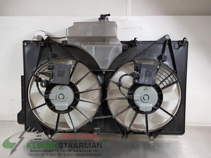 Cooling fan housing from a Mazda CX-5 (KF) 2.2 SkyActiv-D 150 16V 2WD 2018