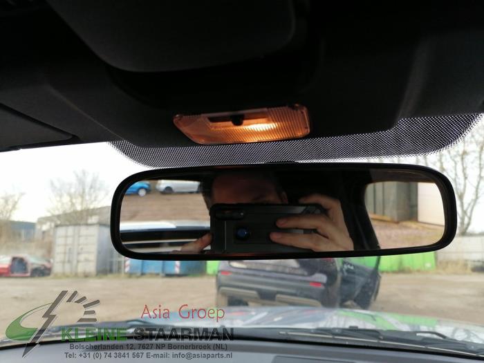 Luz interior delante de un Mazda MX-5 (NC18/1A) 1.8i 16V 2011