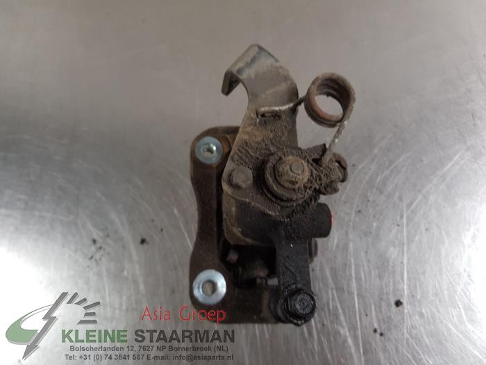 Rear brake calliper, right from a Kia Rio III (UB) 1.2 CVVT 16V 2016