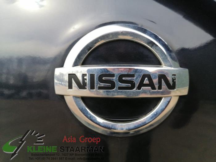 Batterieträger van een Nissan Micra (K13) 1.2 12V 2015