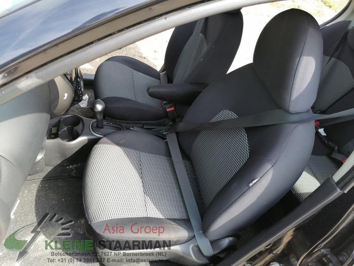 Sitz links van een Nissan Micra (K13) 1.2 12V 2015
