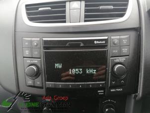 Used Radio CD player Suzuki Swift (ZA/ZC/ZD) 1.2 16V Price on request offered by Kleine Staarman B.V. Autodemontage
