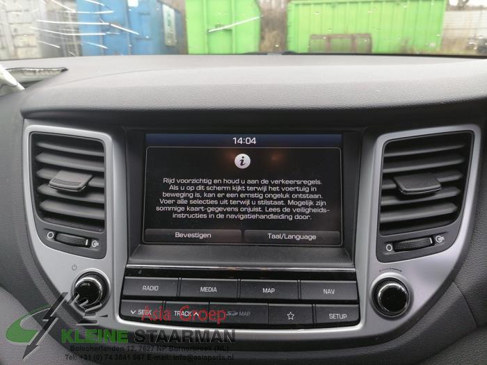 Navigation system from a Hyundai Tucson (TL) 1.6 GDi 16V 2018