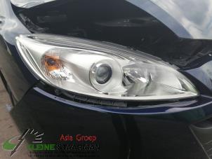 Used Headlight, right Mazda 5 (CWA9) 1.6 CITD 16V Price on request offered by Kleine Staarman B.V. Autodemontage