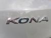 Lengüeta de cinturón de seguridad derecha detrás de un Hyundai Kona (OS), 2017 / 2023 64 kWh, SUV, Eléctrico, 150kW (204pk), FWD, EM16, 2018-04 / 2023-03, OSF5E11; OSF5E21 2019