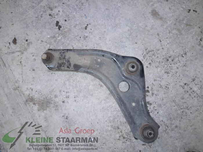 Front lower wishbone, left from a Nissan Qashqai (J11) 1.2 DIG-T 16V 2017