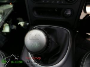 Used Gear stick knob Nissan Qashqai (J10) 1.6 dCi Pure Drive Price on request offered by Kleine Staarman B.V. Autodemontage