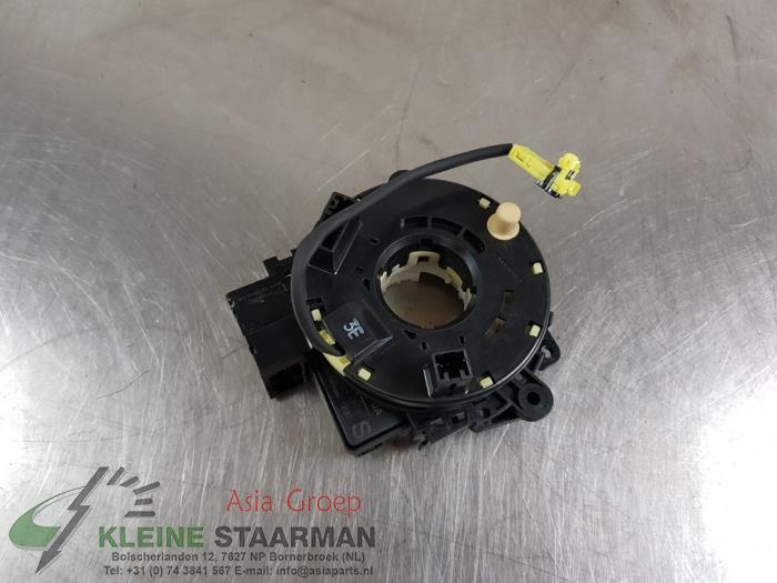 Airbag clock spring from a Nissan Juke (F15) 1.6 16V 2015