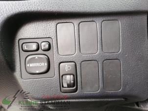 Usados Interruptor de retrovisor Toyota Avensis Verso (M20) 2.0 16V VVT-i D-4 Precio de solicitud ofrecido por Kleine Staarman B.V. Autodemontage
