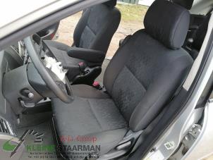 Używane Fotel lewy Toyota Avensis Verso (M20) 2.0 16V VVT-i D-4 Cena na żądanie oferowane przez Kleine Staarman B.V. Autodemontage