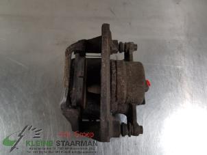 Used Front brake calliper, right Toyota Avensis Verso (M20) 2.0 16V VVT-i D-4 Price on request offered by Kleine Staarman B.V. Autodemontage
