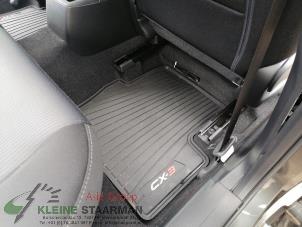 Używane Zestaw dywaników Mazda CX-3 2.0 SkyActiv-G 120 Cena na żądanie oferowane przez Kleine Staarman B.V. Autodemontage